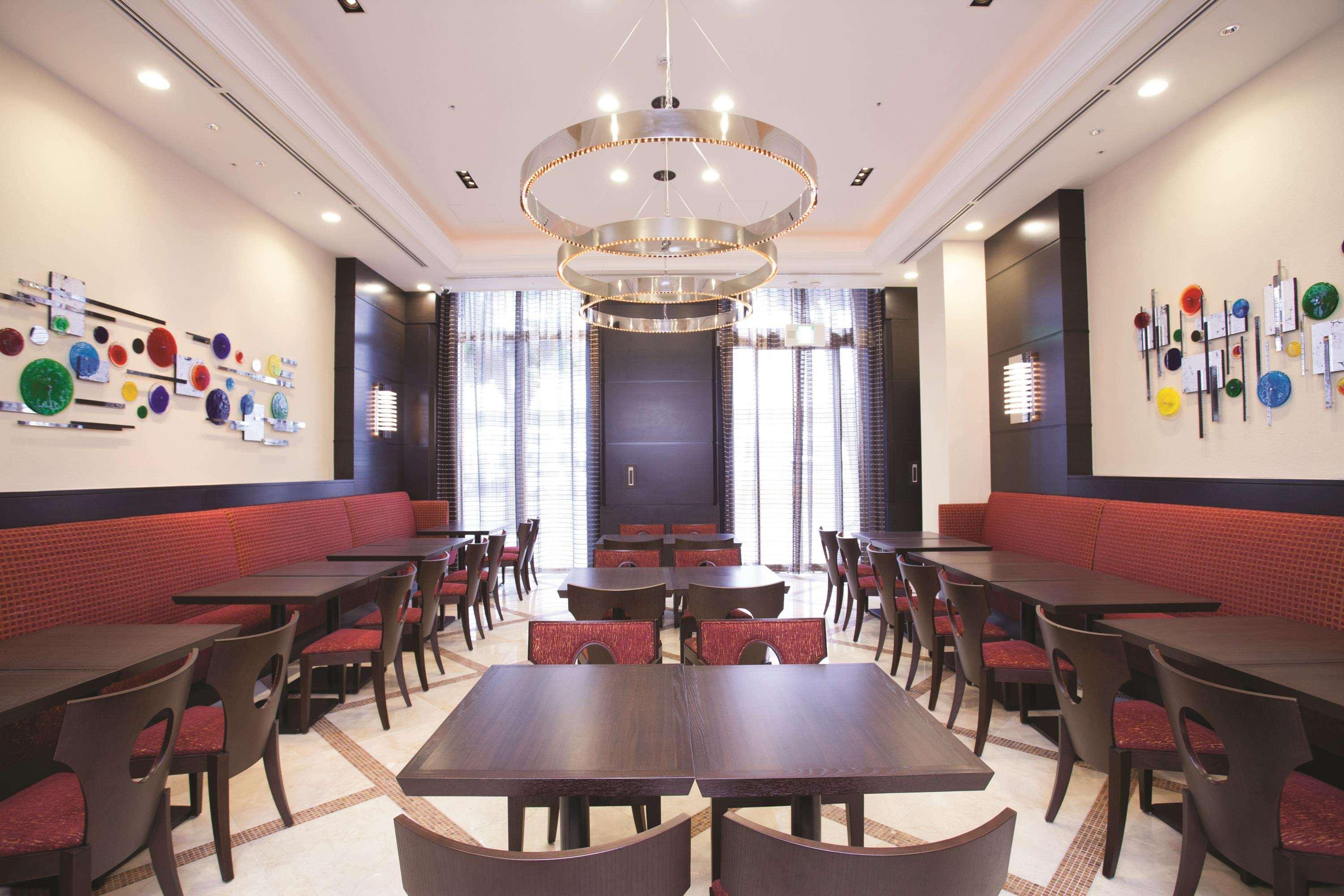 מלון Doubletree By Hilton נאהא מראה חיצוני תמונה