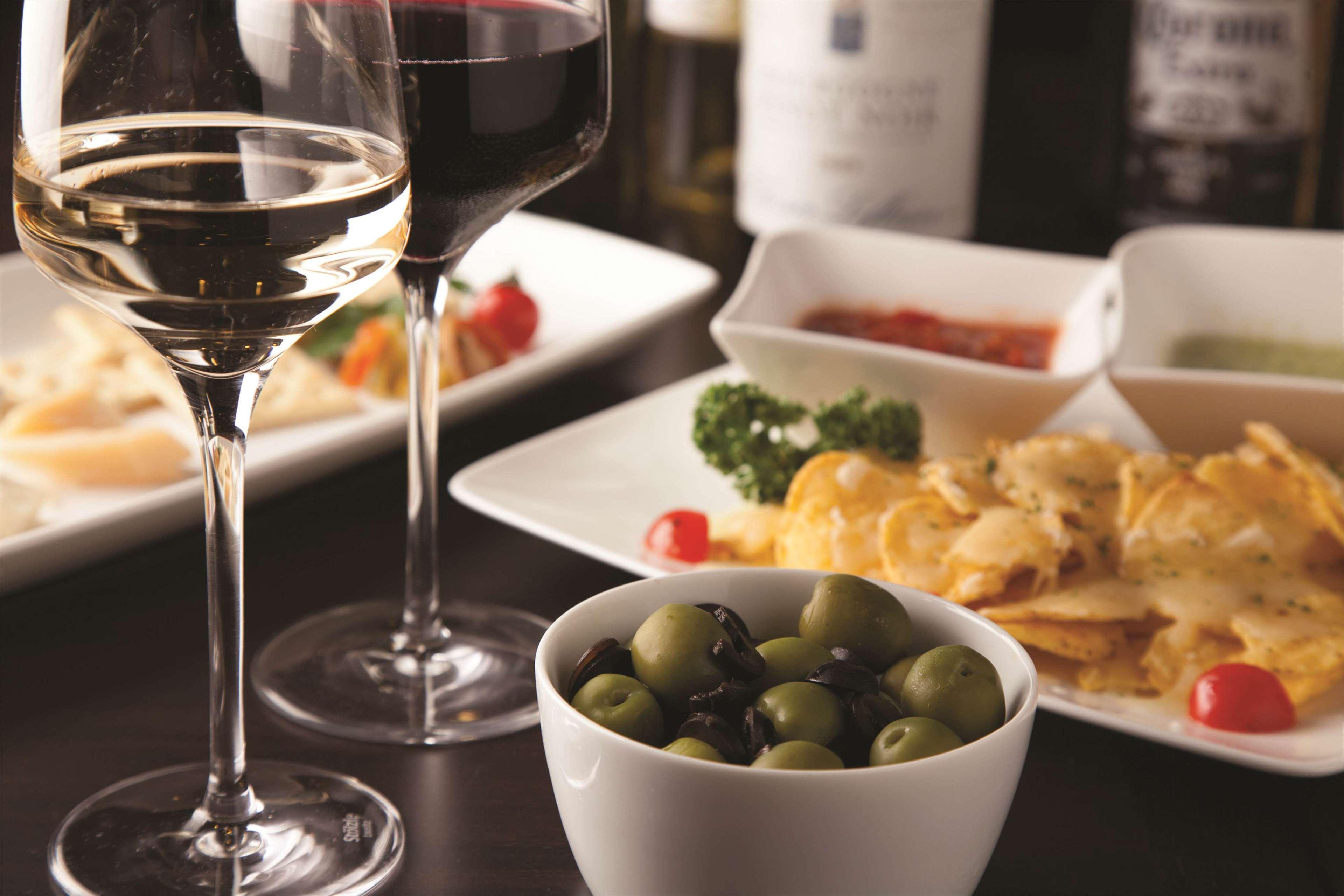 מלון Doubletree By Hilton נאהא מראה חיצוני תמונה