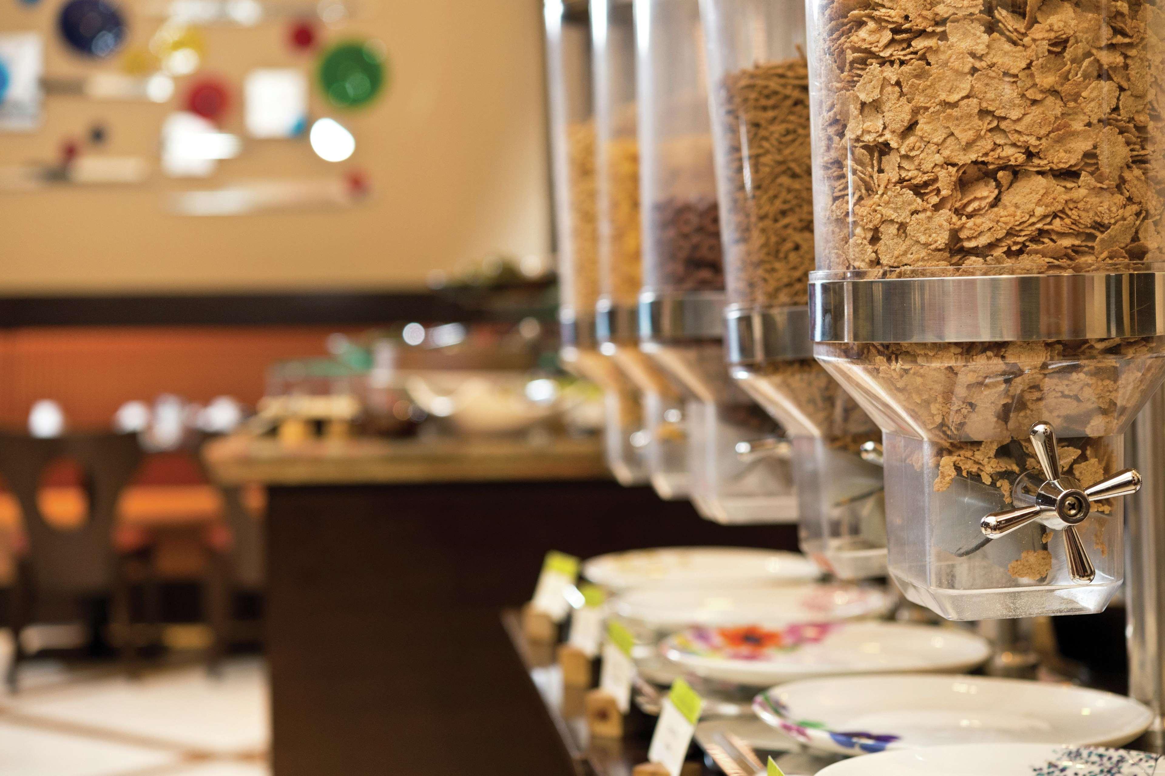 מלון Doubletree By Hilton נאהא מראה חיצוני תמונה