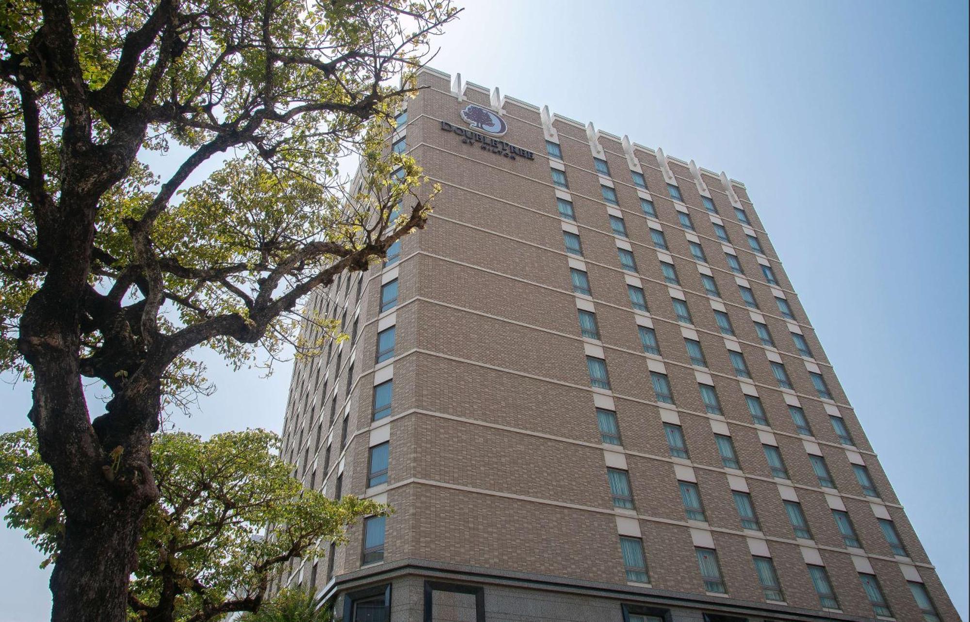 מלון Doubletree By Hilton נאהא מראה חיצוני תמונה
