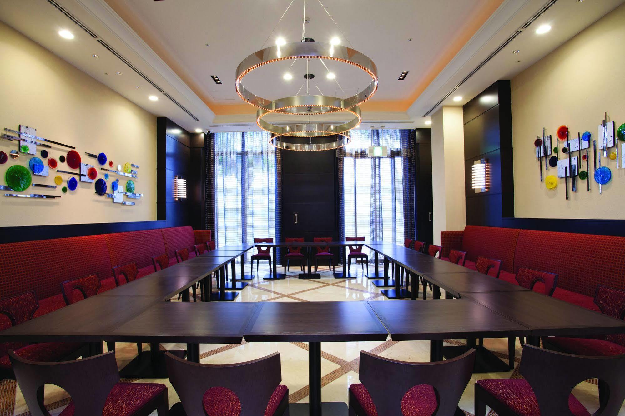 מלון Doubletree By Hilton נאהא מראה חיצוני תמונה
